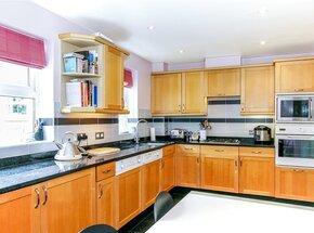 Parkgate Mews, London, N6