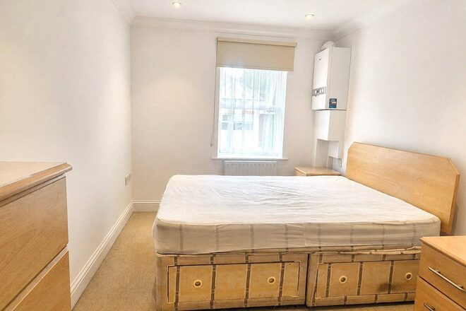 Moon Lane, High Barnet, EN5