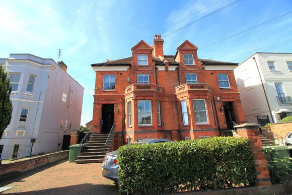 Old Bath Road, Gloucestershire, GL53