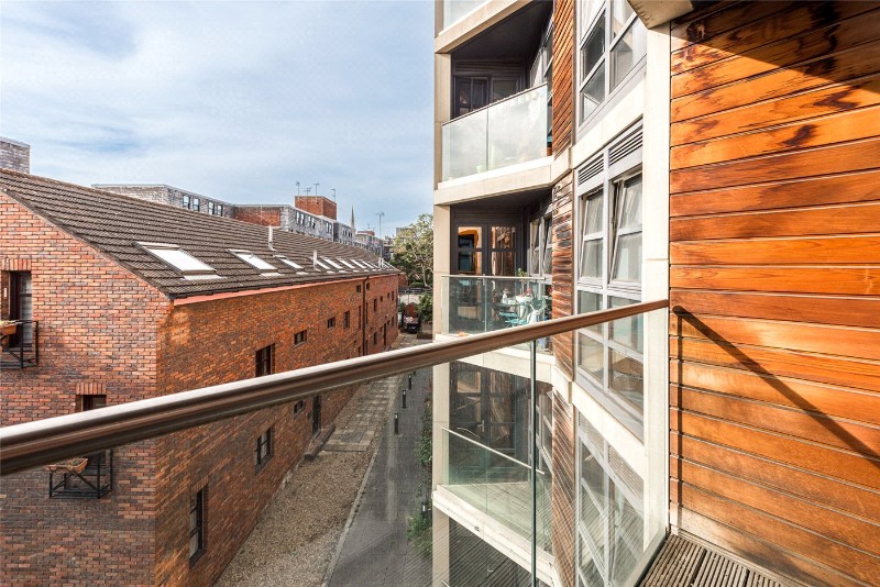 Moreton Street, London, SW1V