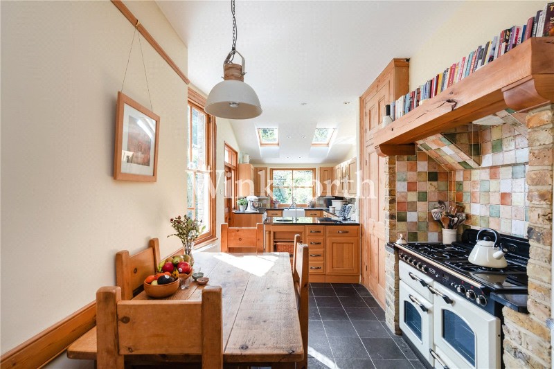 Caversham Avenue, London, N13