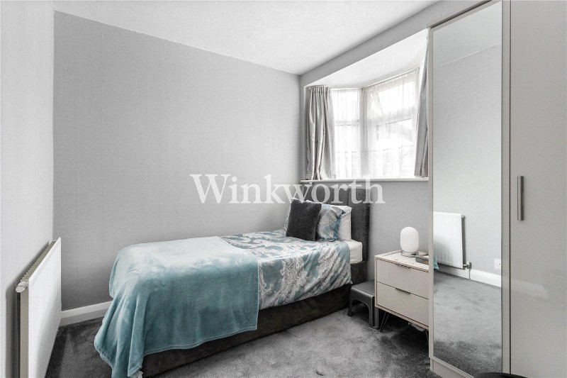 Empire Avenue, London, N18