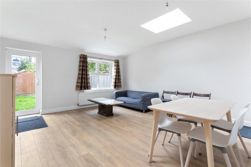 Pitcairn Road, London, CR4