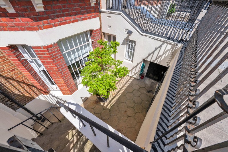 Sutherland Avenue, London, W9
