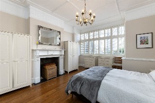 Howards Lane, London, SW15
