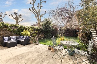Howards Lane, London, SW15