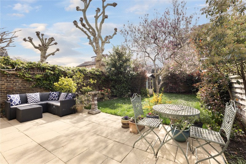 Howards Lane, London, SW15