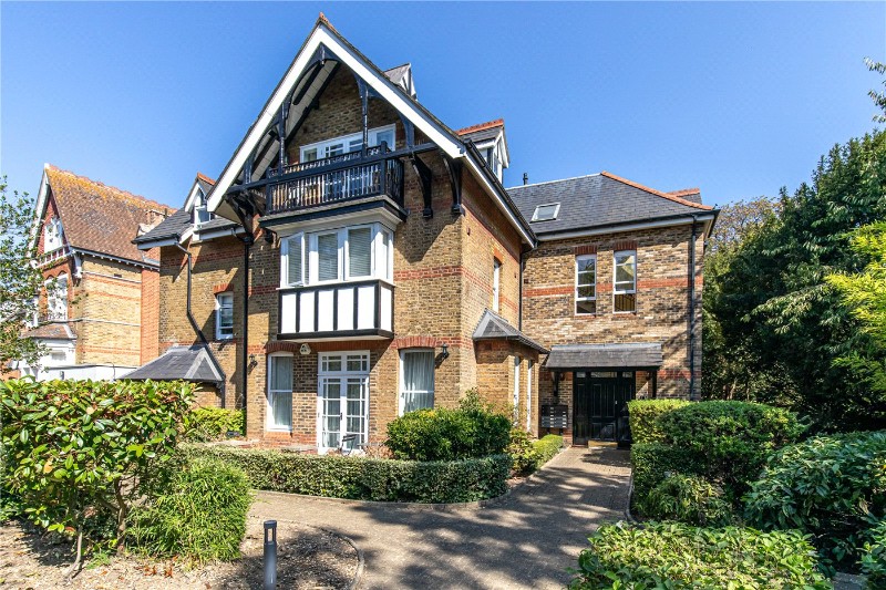 North Common Road, London, W5