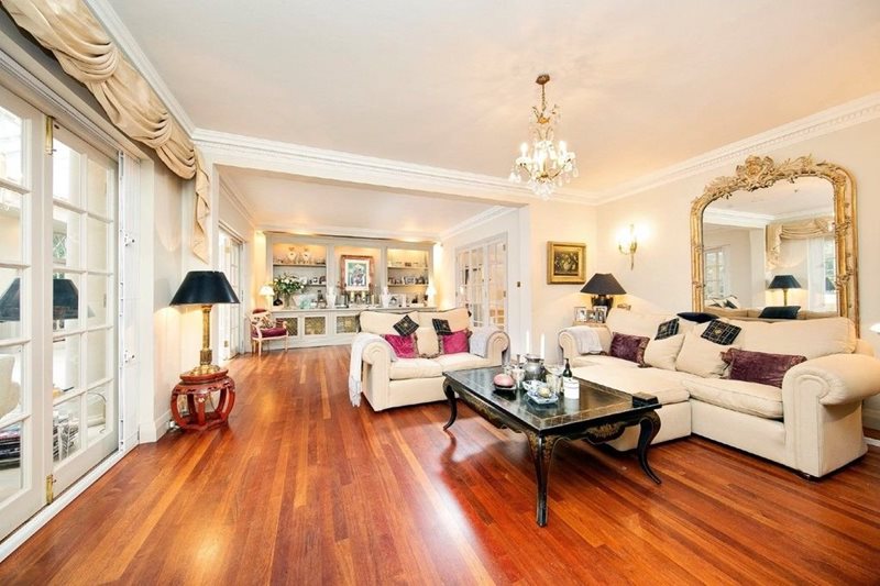 Roedean Crescent, London, SW15