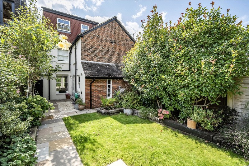 St. Georges Road, Farnham, Surrey, GU9