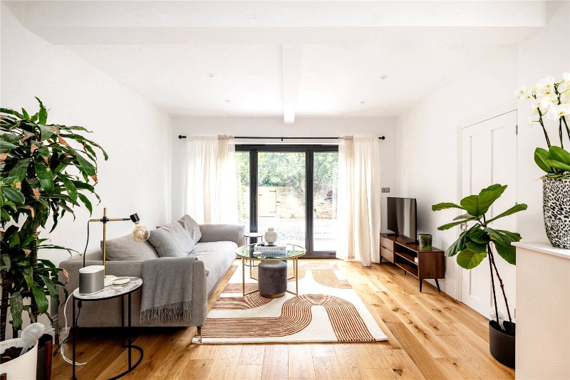 Eynham Road, London, W12