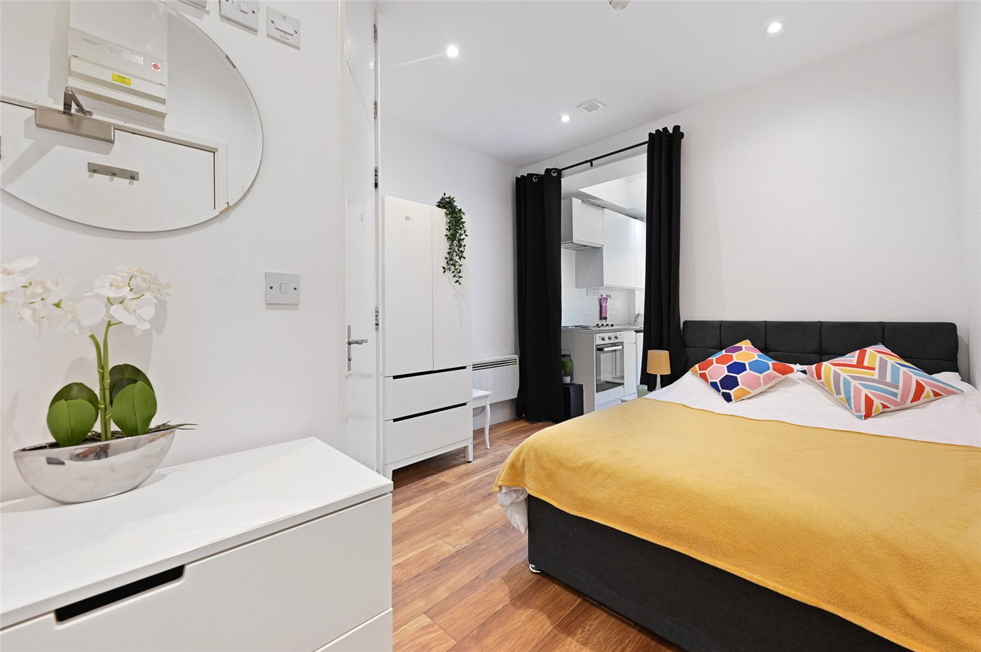 Bloemfontein Avenue, London, W12