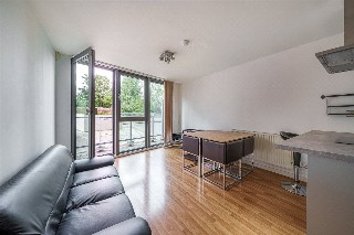 High Street, London, E15