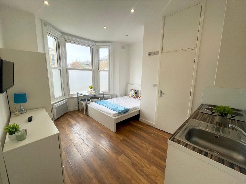Bloemfontein Road, London, W12