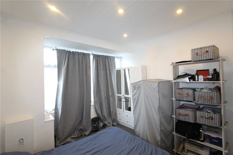 High Road, Finchley, London, N12