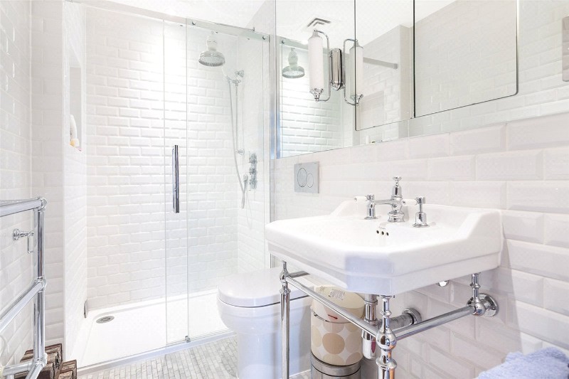 Bull Inn Court, London, WC2R