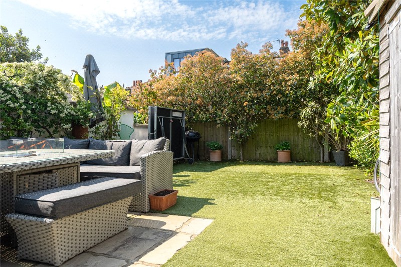 Holmdene Avenue, London, SE24