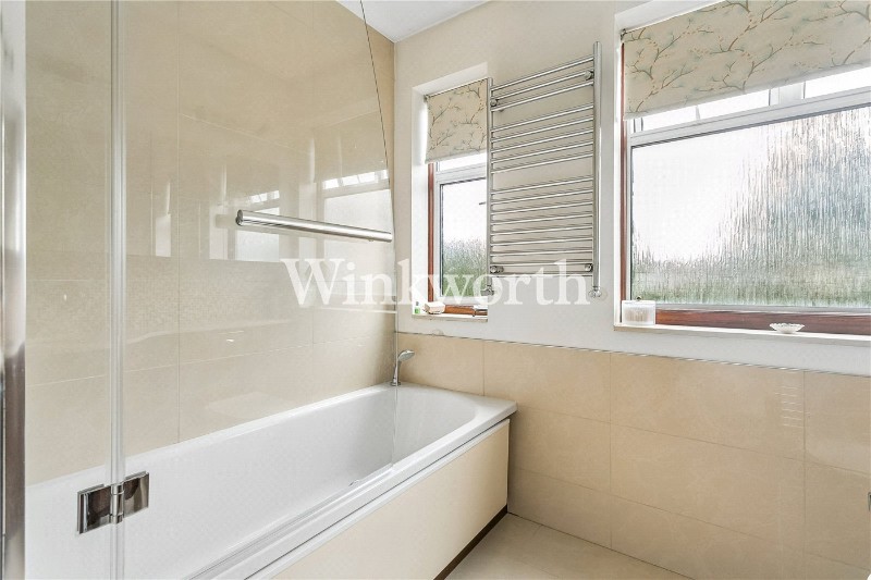 Broomfield Avenue, London, N13