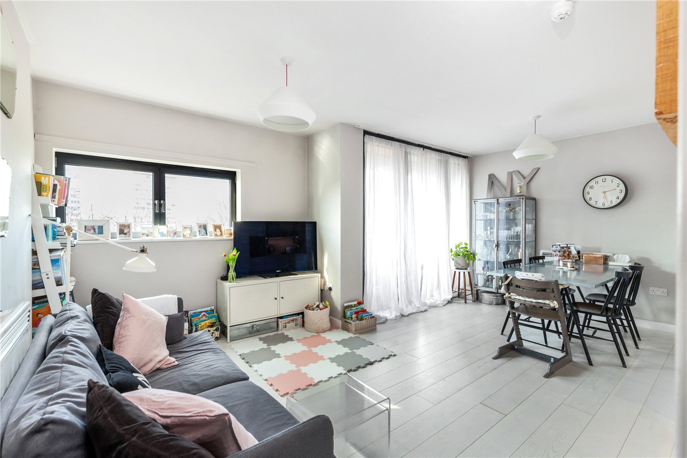 2 bedroom property for sale in Drayton Park, London, N5 (Ref HIH220420