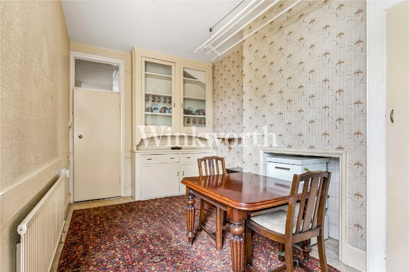 Caversham Avenue, London, N13