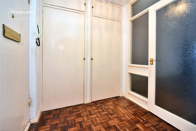 Robin Hood Lane, Sutton, SM1