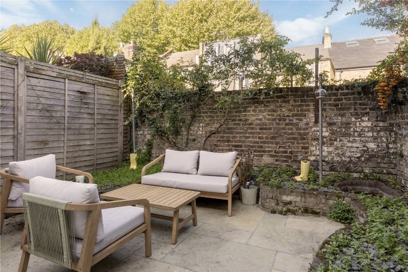 Short Road, London, W4