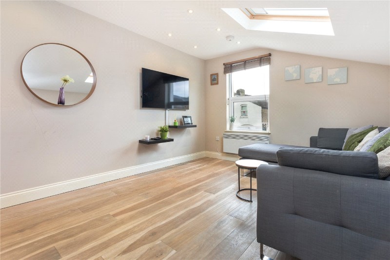 Kingscourt Road, London, SW16
