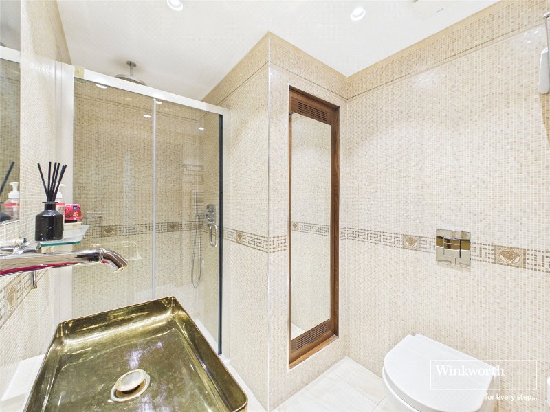 Edgeworth Crescent, London, NW4