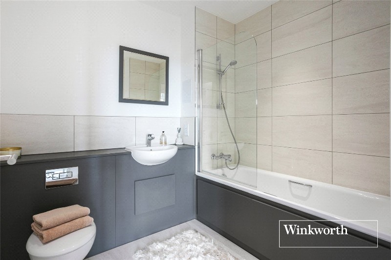 Chaplin Drive, Trent Park, Cockfosters, EN4