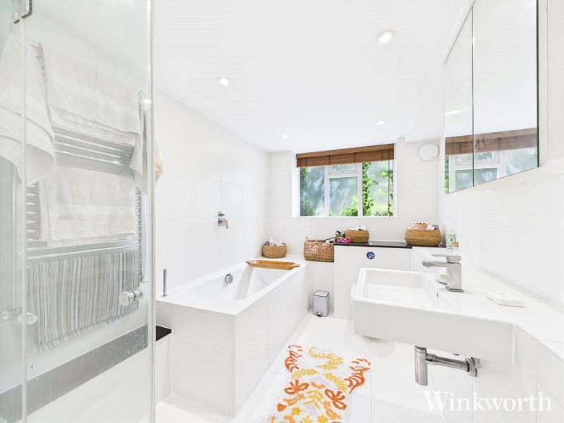Gunnersbury Avenue, Ealing, London, UK, W5