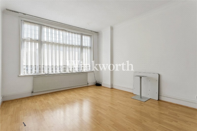 Chimes Avenue, London, N13