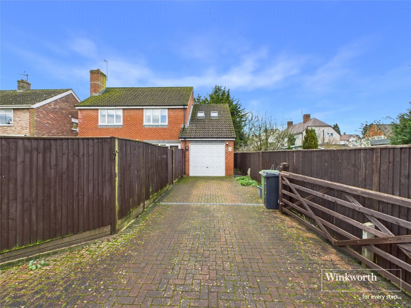 Wellington Close, Newbury, Berkshire, RG14