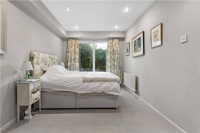 Whistlers Avenue, London, Morgans Walk, Battersea Church Road, SW11