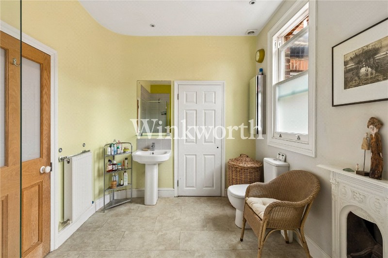 Lakeside Road, London, N13