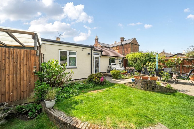 Upper Weybourne Lane, Farnham, Surrey, GU9