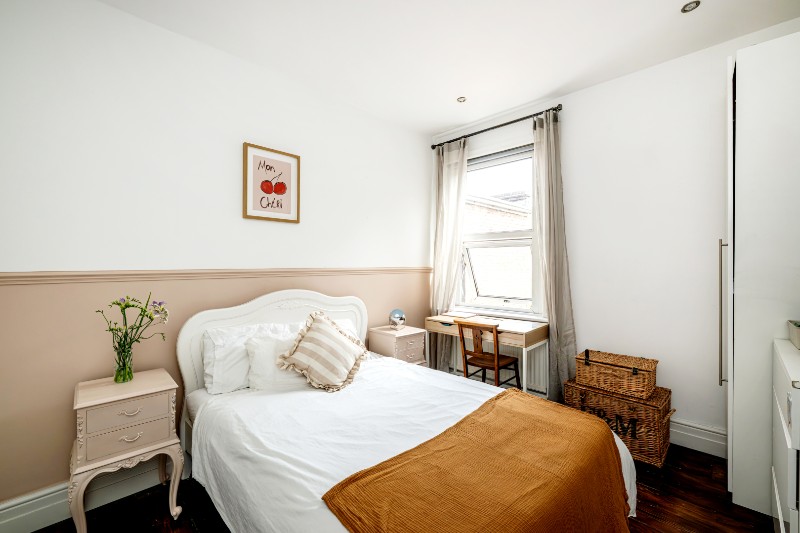 Holberton Gardens, London, NW10