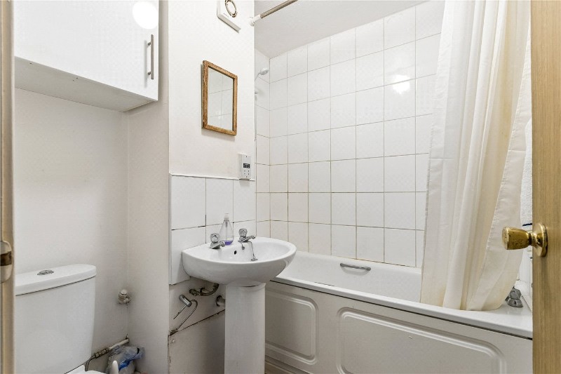 Riverside Close, London, E5