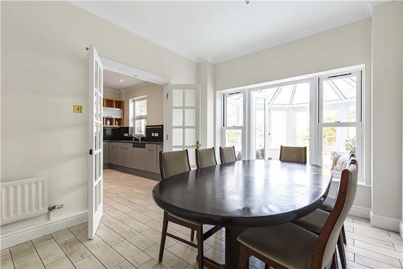 Devereux Lane, Barnes, London, SW13