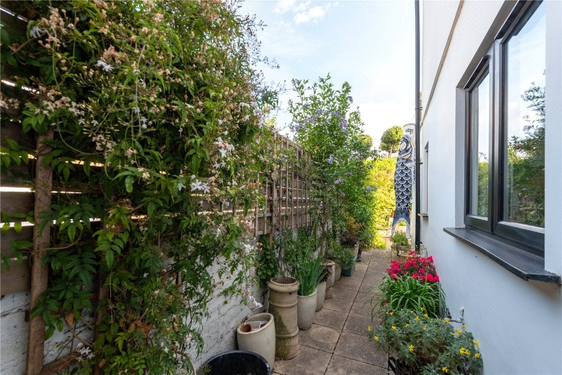 Purves Road, London, NW10