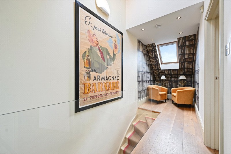 Warbeck Road, London, W12