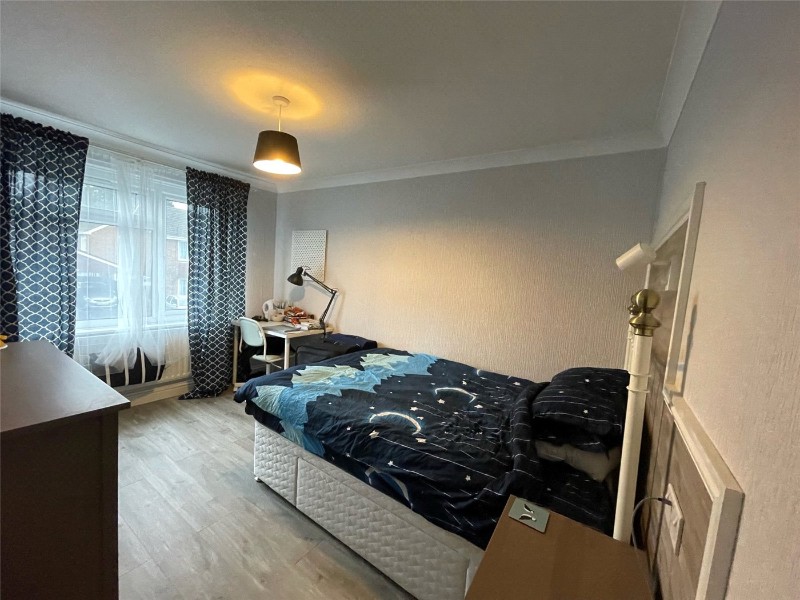 Roman Way, Farnham, GU9