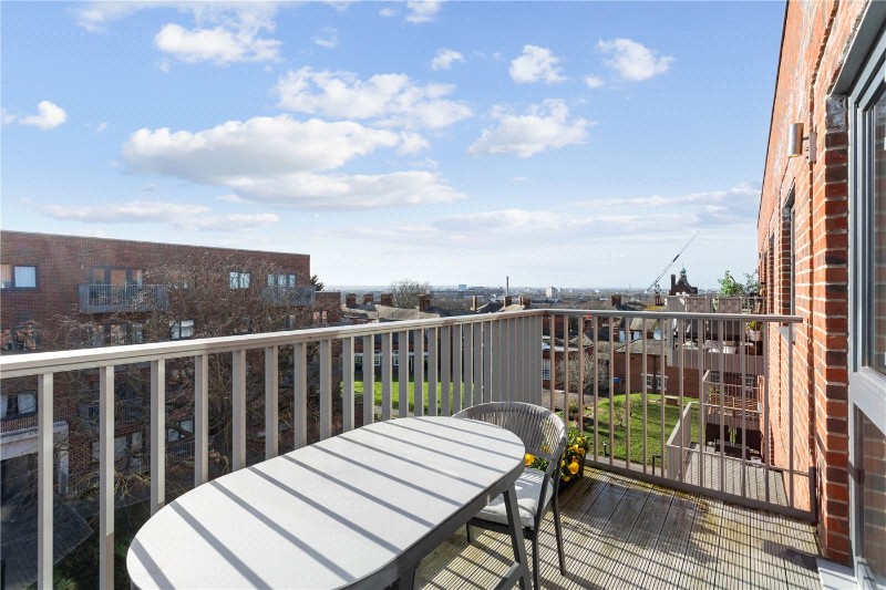 Springfield Drive, London, SW17