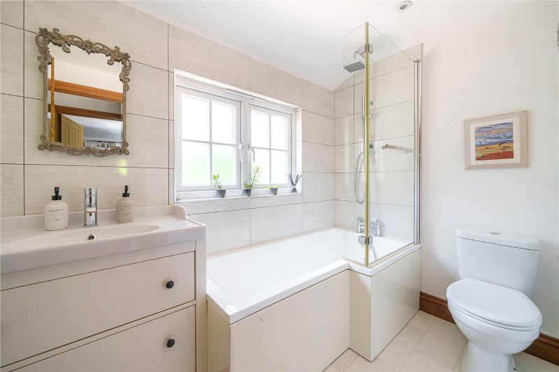 Aveley Lane, Farnham, Surrey, GU9
