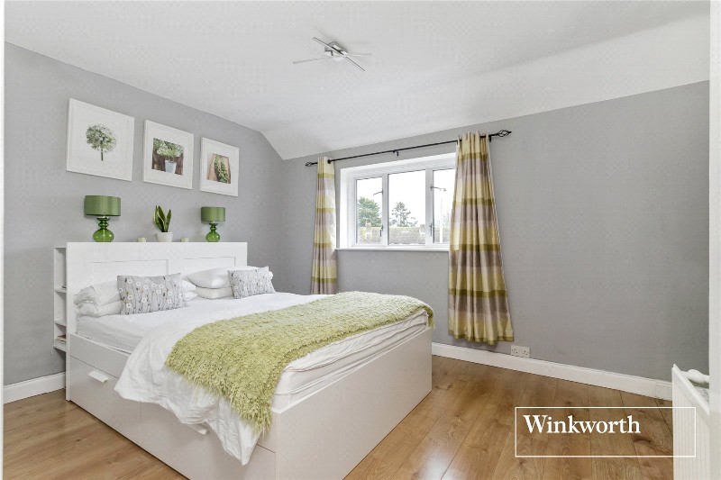 Brent Place, Barnet, EN5