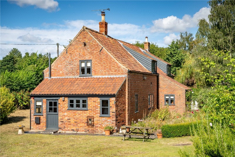 Bramerton Road, Surlingham, Norwich, Norfolk, NR14