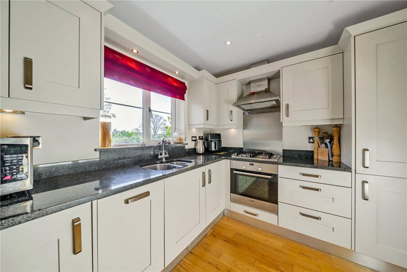 Shortfield Common Road, Frensham, Farnham, Surrey, GU10