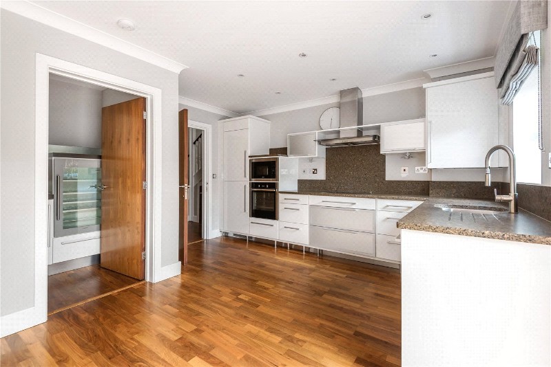 St. James Gate, Sunningdale, Berkshire, SL5