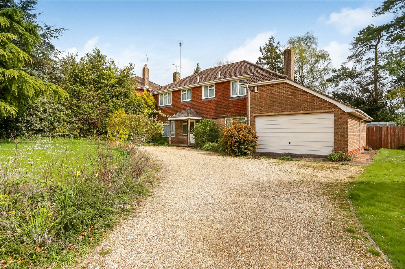 Dale Close, Littleton, Winchester, Hampshire, SO22 4 bedroom house in Littleton