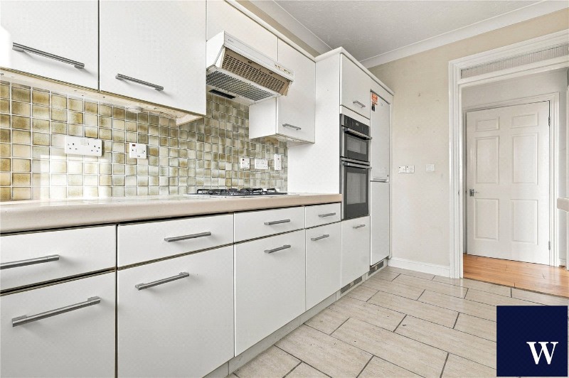 Hamilton Square, Sandringham Gardens, Finchley, London, N12