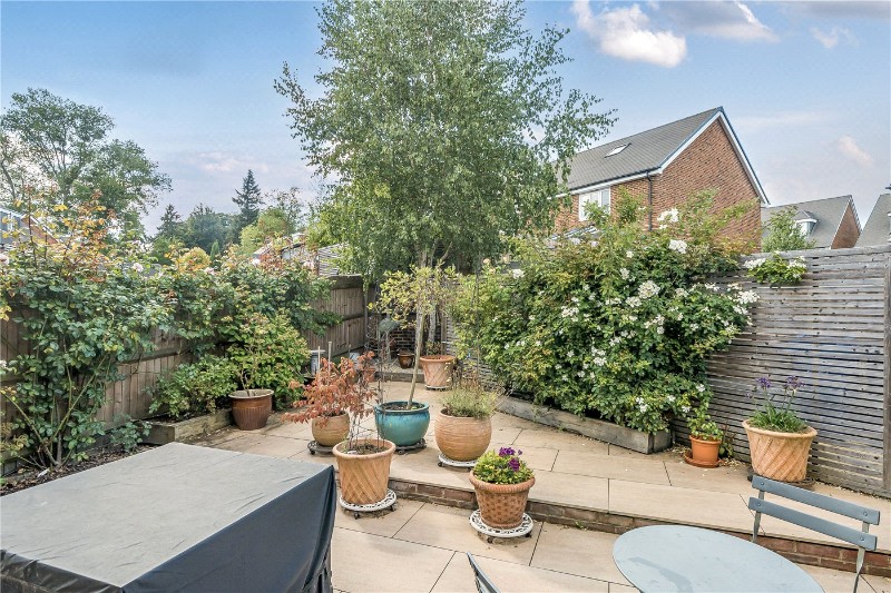 Cascade Way, Farnham, Surrey, GU9